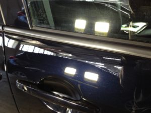 Mitsubishi Delica Black: door knob after two-step polishing