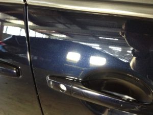 Mitsubishi Delica Black: door knob after two-step polishing